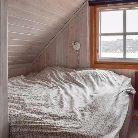 Four Bedroom Holiday In Spangereid